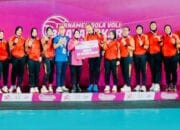 Tiba di Palembang, Tim Voli ‘Putri Sriwijaya’ Bhayangkari Sumsel Disambut Yel Yel Meriah dan Pengalungan Bunga
