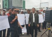 Puluhan Massa LPKN Unjukrasa Ke Polda Sumsel Minta Usut Dugaan Korupsi Dana BOS dan PSB di SMKN 3 OKU